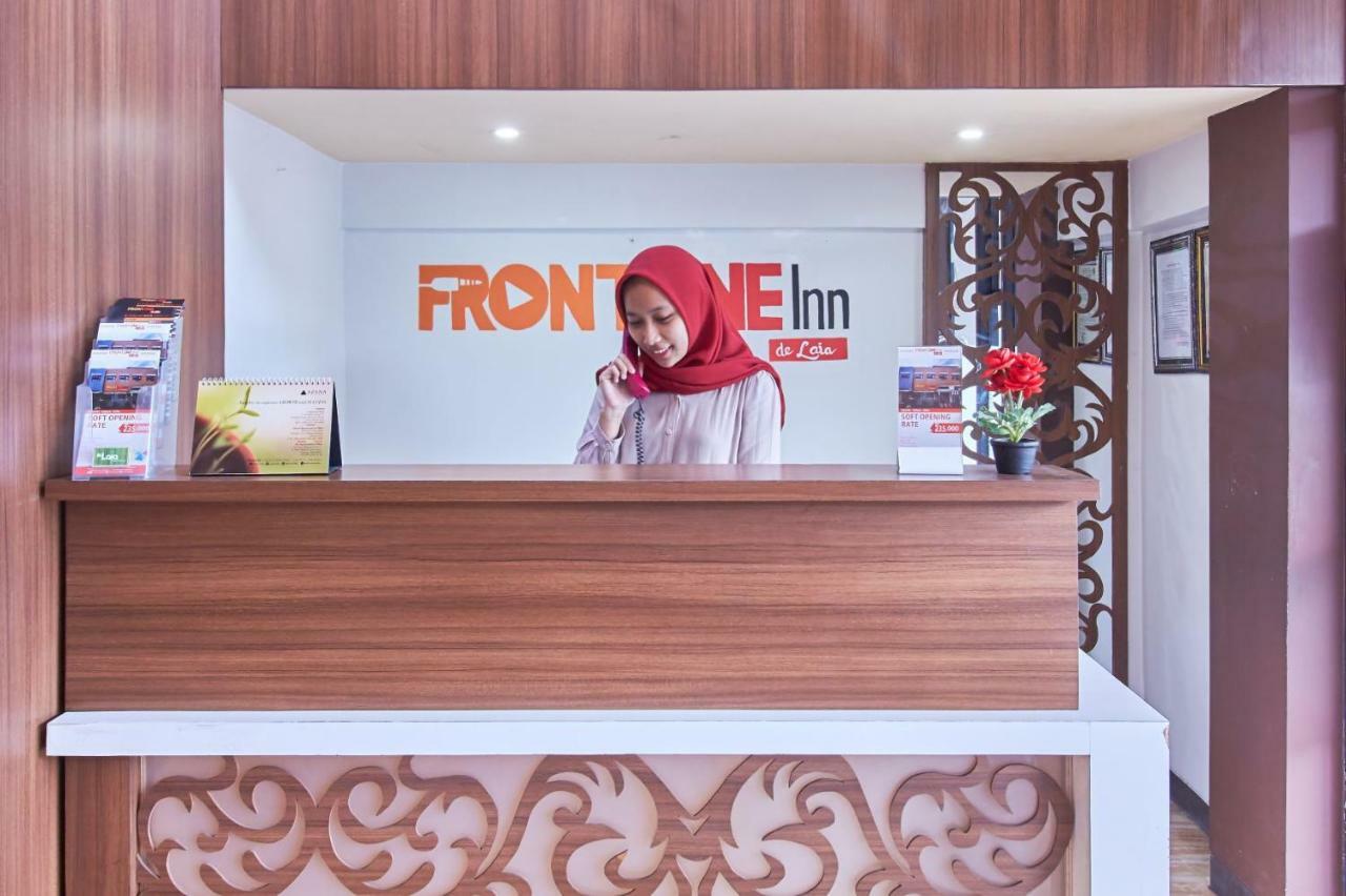 Front One Inn Malang Bagian luar foto